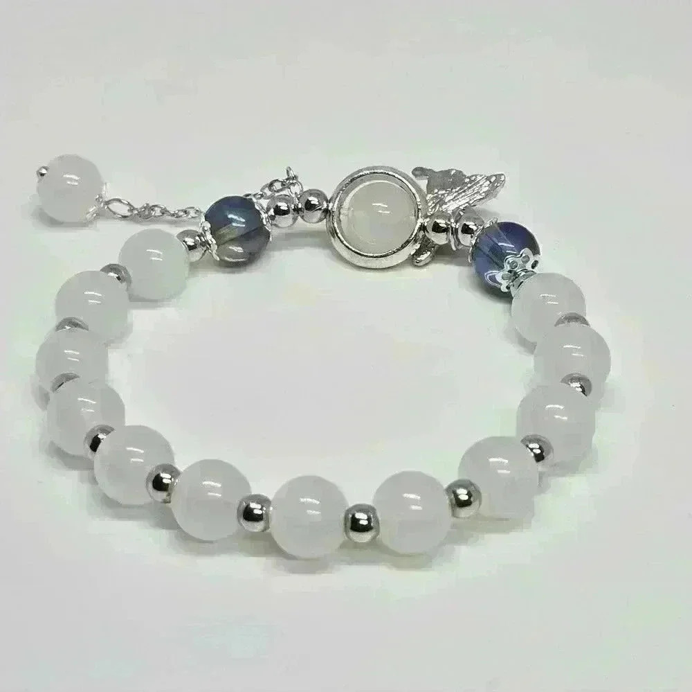 NWOT Beautiful White Bead Stretch Bracelet with Butterfly Pendant - Picture 2 of 2